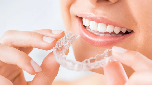 Patient Holding Custom Transparent Clear Aligner Tray